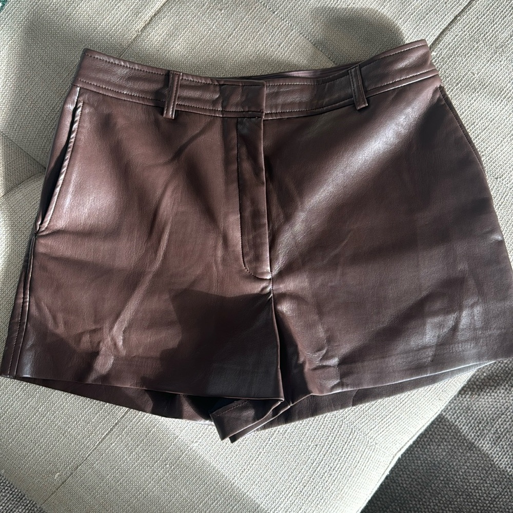 Size 10 
Excellent condition
Coffee bean color